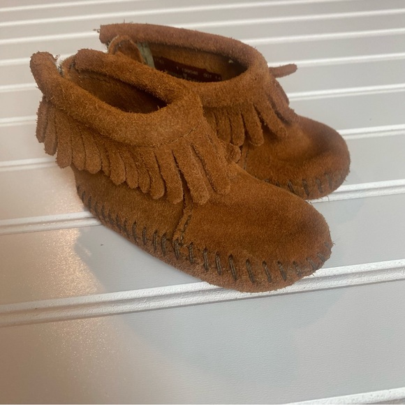Minnetonka Baby Moccasins , Size 1 - Picture 1 of 9